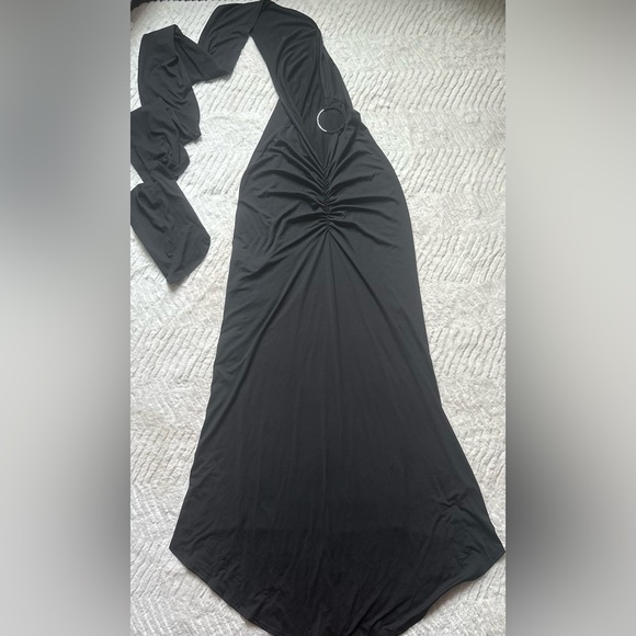 Black Medium Ring linked ruched sexy backless dress. - Picture 5 of 6